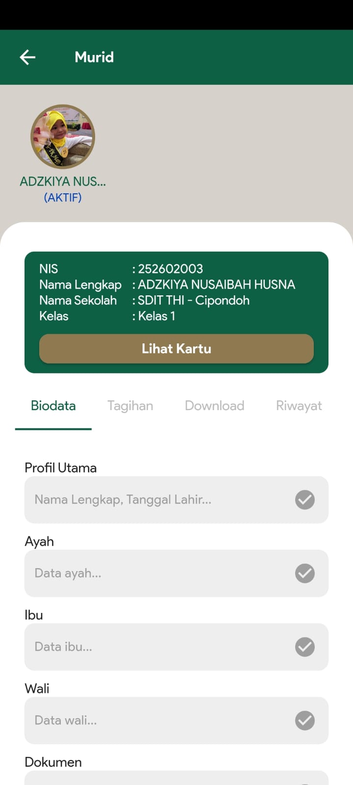 Student biodata — photo, info card, tabs for Bio, Tagihan, Download, Riwayat